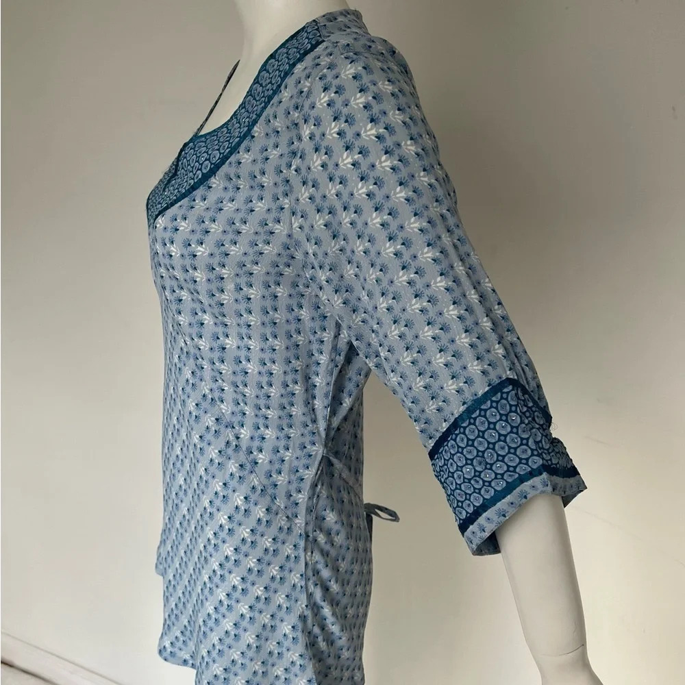 Angeligne Light Blue Sequined V- Neck 3/4 Sleeve Blouse Womens M NWOT - Picture 3 of 9